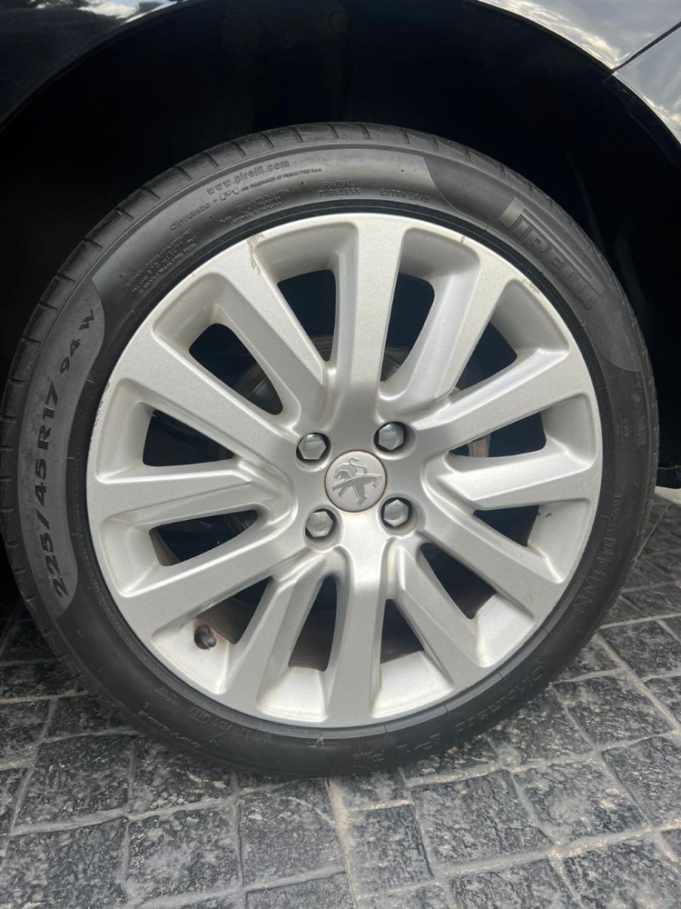 Peugeot 408 Allure Plus — foto 11